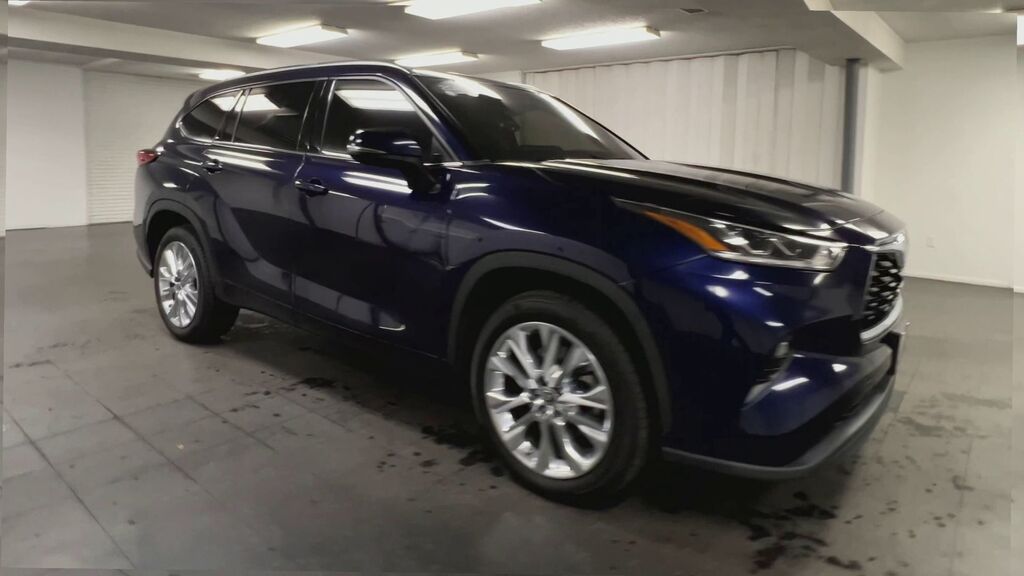 2021 Toyota Highlander Limited — photo 1 of 7
