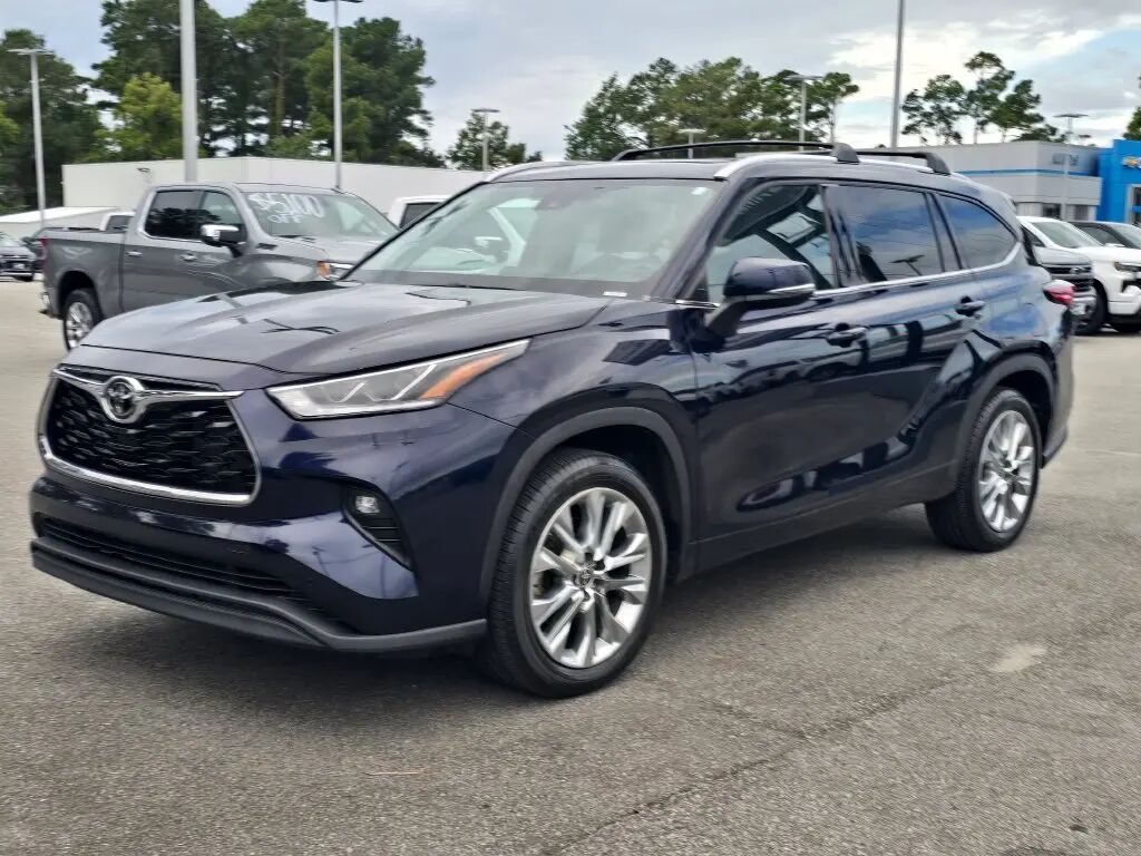 2022 Toyota Highlander Limited — photo 1 of 13