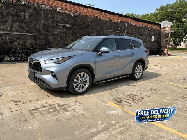 2022 Toyota Highlander Limited — photo 1 of 39
