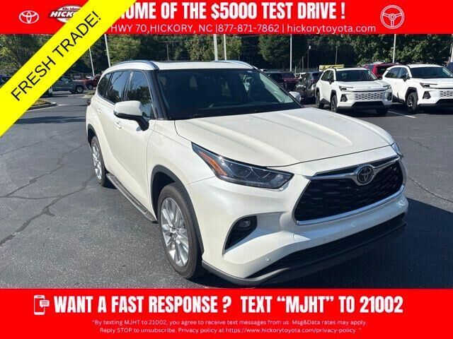 2021 Toyota Highlander Limited — photo 1 of 1
