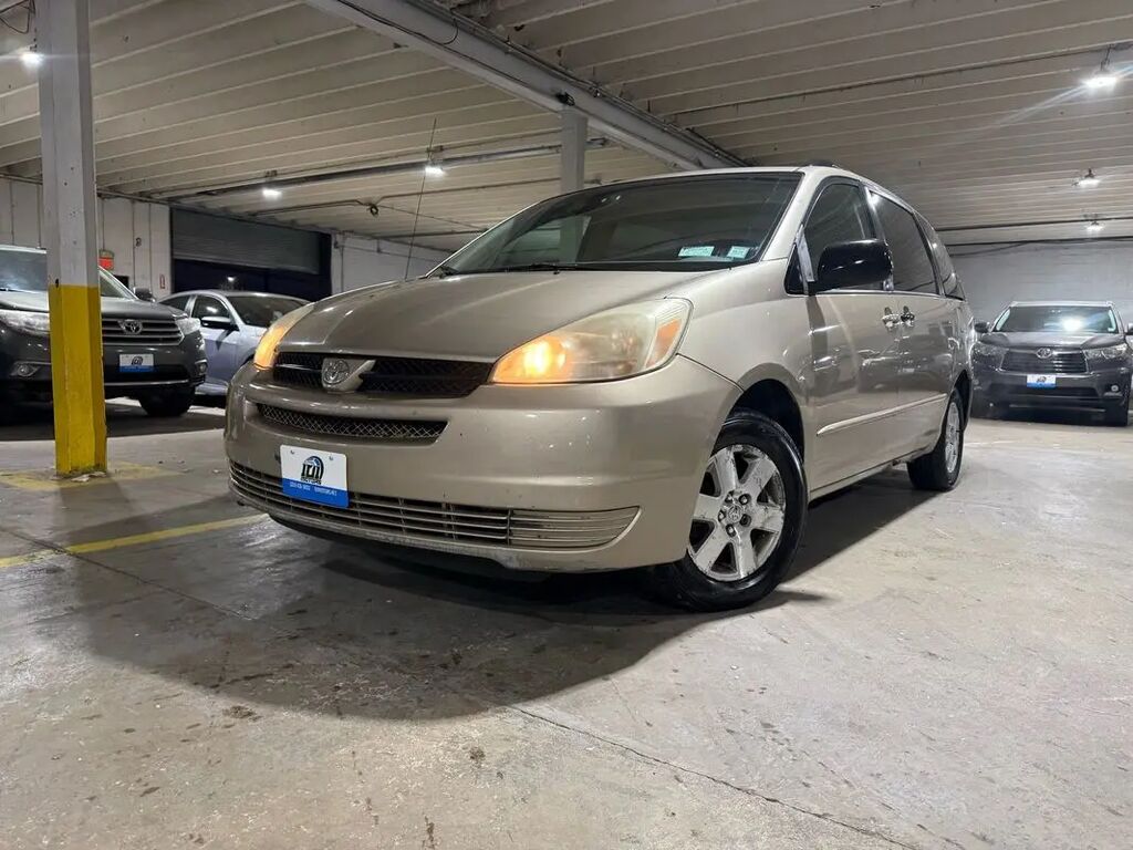 2005 Toyota Sienna LE 8 Passenger — photo 1 of 13