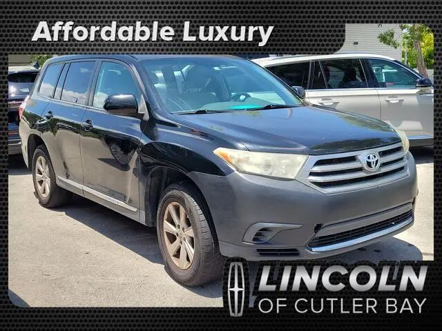 2013 Toyota Highlander Base — photo 1 of 8