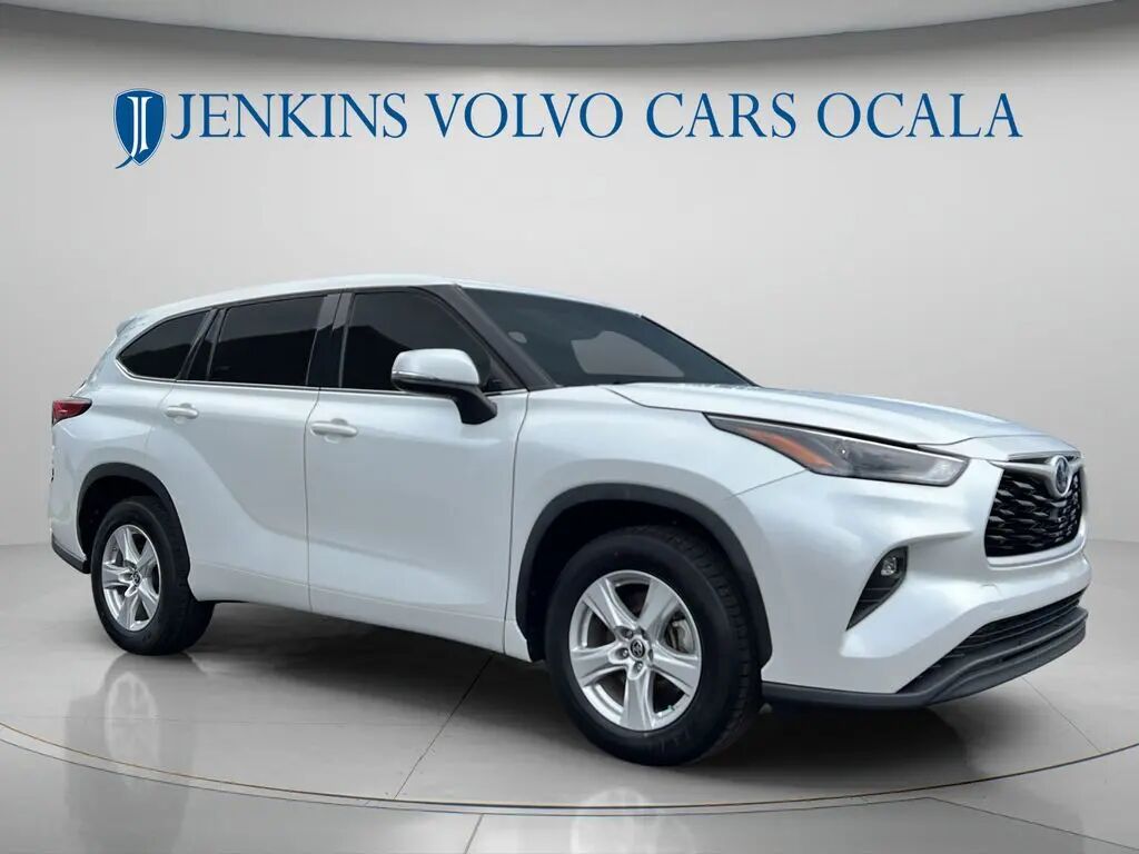 2022 Toyota Highlander Hybrid LE — photo 1 of 13