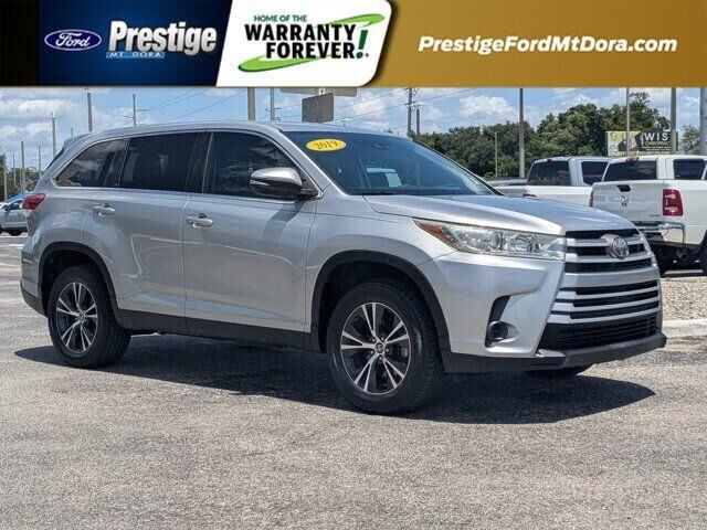 2019 Toyota Highlander LE — photo 1 of 52