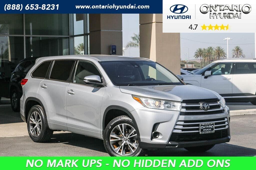 2017 Toyota Highlander LE — photo 1 of 1