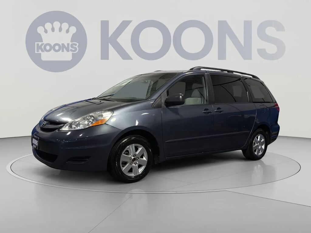 2009 Toyota Sienna CE 7-Passenger — photo 1 of 13
