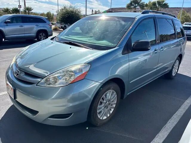 2008 Toyota Sienna CE 8-Passenger — photo 1 of 4