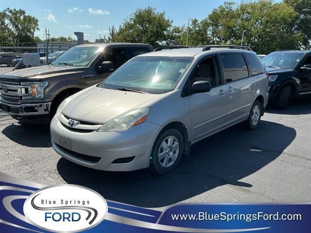 2009 Toyota Sienna CE 7-Passenger