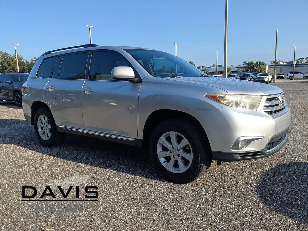 2013 Toyota Highlander SE — photo 1 of 26