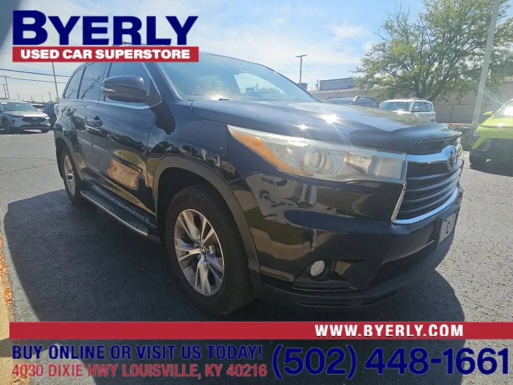 2016 Toyota Highlander LE — photo 1 of 10