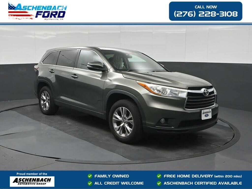 2016 Toyota Highlander LE — photo 1 of 2