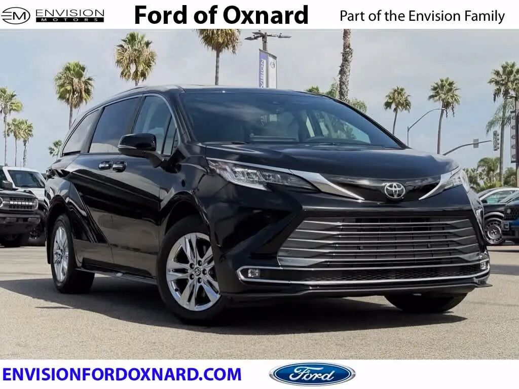 2026 Toyota Sienna Limited 7-Passenger — photo 1 of 13
