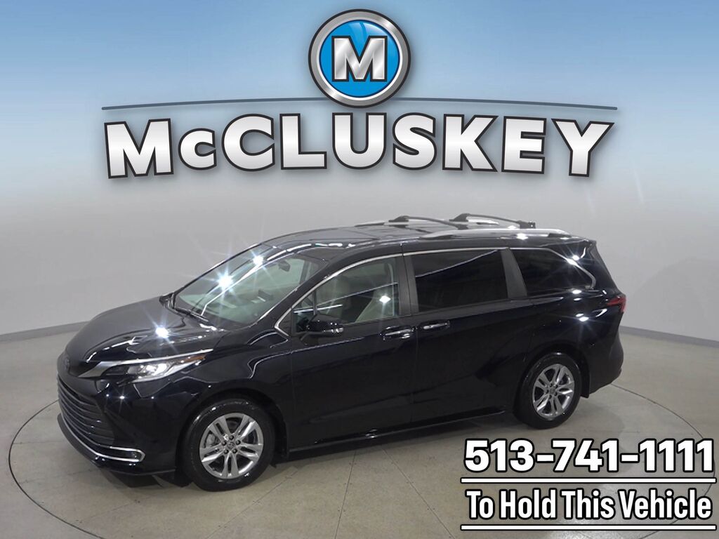 2023 Toyota Sienna Limited — photo 1 of 7