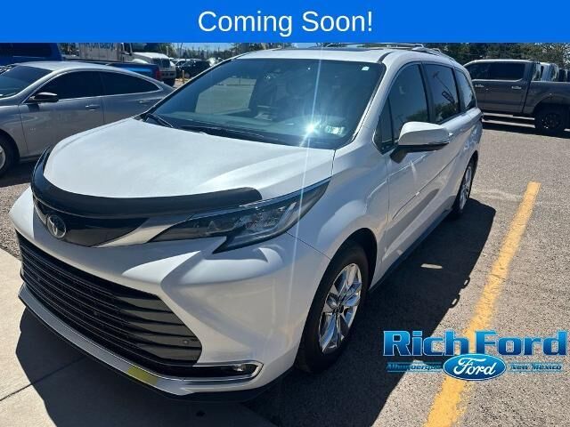 2025 Toyota Sienna Limited 7-Passenger — photo 1 of 28