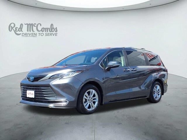 2025 Toyota Sienna Limited 7-Passenger — photo 1 of 13