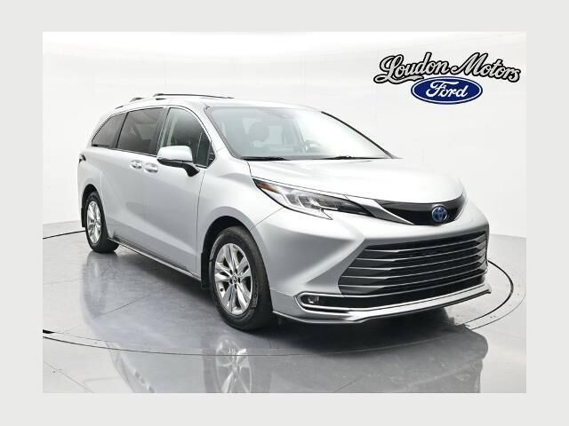 2022 Toyota Sienna Limited 7-Passenger