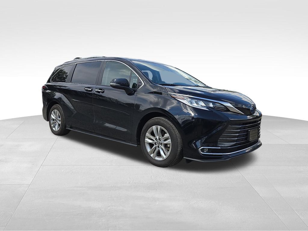 2024 Toyota Sienna Limited — photo 1 of 13