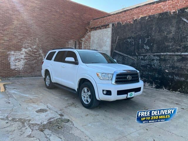 2016 Toyota Sequoia SR5 — photo 1 of 39