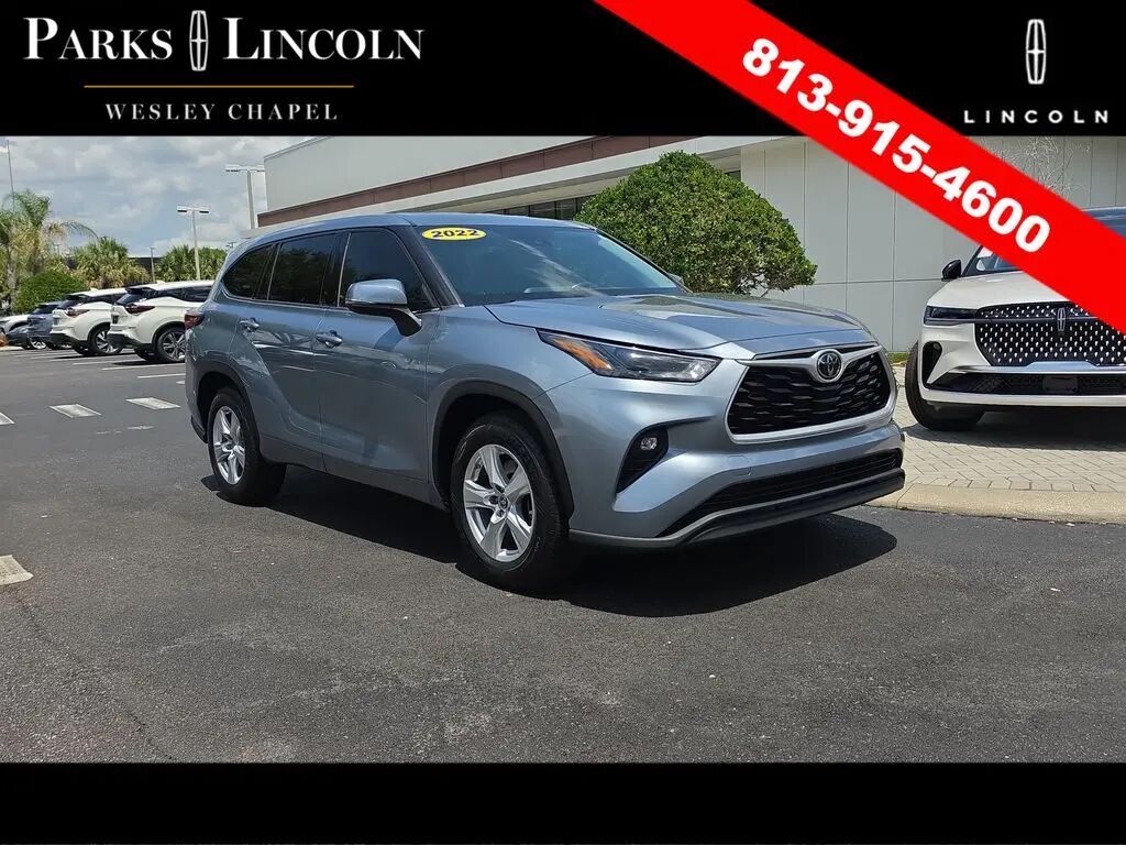 2022 Toyota Highlander LE — photo 1 of 13