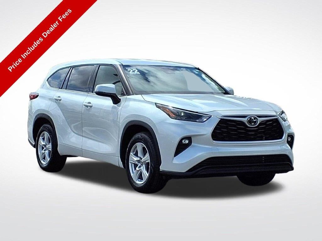 2022 Toyota Highlander LE — photo 1 of 13