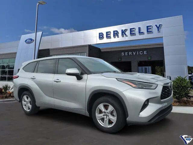 2022 Toyota Highlander LE