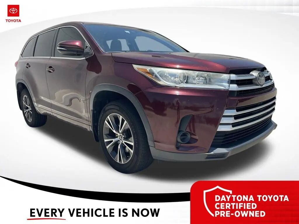 2017 Toyota Highlander LE — photo 1 of 10
