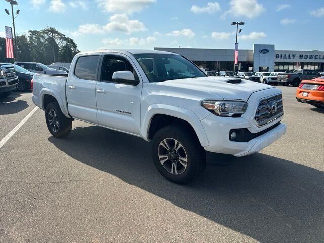 2016 Toyota Tacoma TRD Sport — photo 1 of 9
