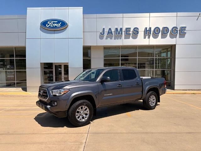 2017 Toyota Tacoma TRD Off-Road — photo 1 of 39