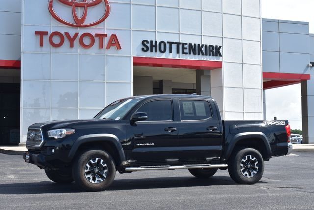 2017 Toyota Tacoma TRD Off-Road — photo 1 of 13