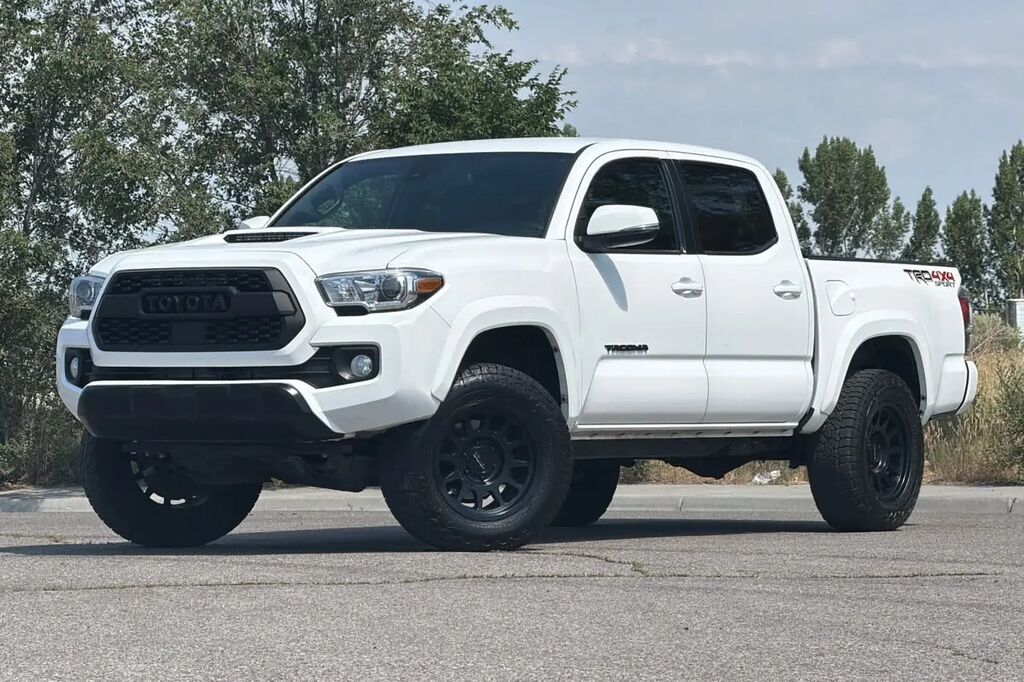 2021 Toyota Tacoma TRD Sport — photo 1 of 14