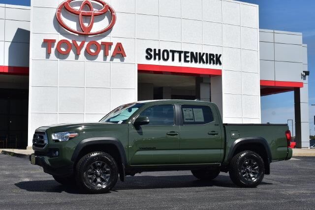 2021 Toyota Tacoma TRD Off-Road — photo 1 of 13