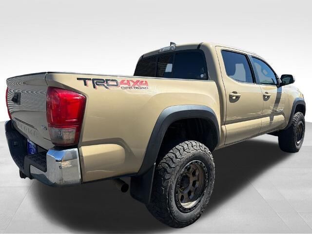 2016 Toyota Tacoma SR V6 — photo 1 of 7