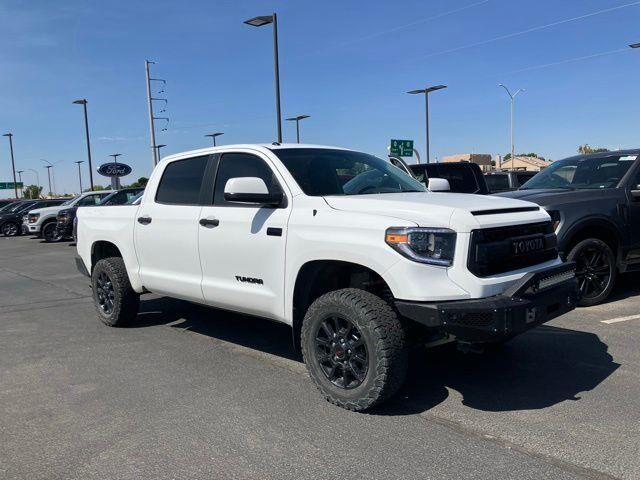 2016 Toyota Tundra SR5 — photo 1 of 42