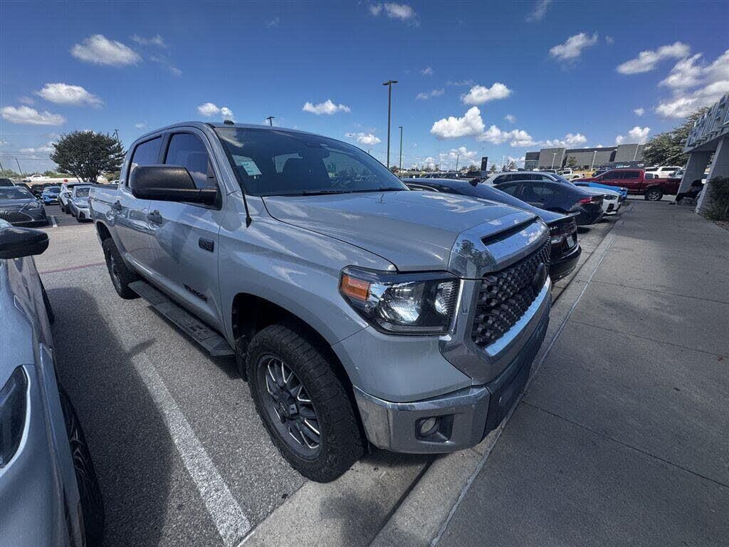 2018 Toyota Tundra SR5 — photo 1 of 1