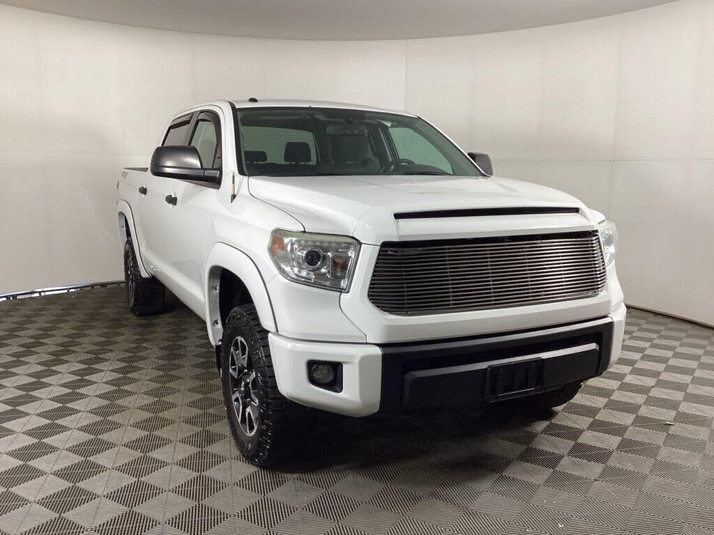 2016 Toyota Tundra SR5 — photo 1 of 17