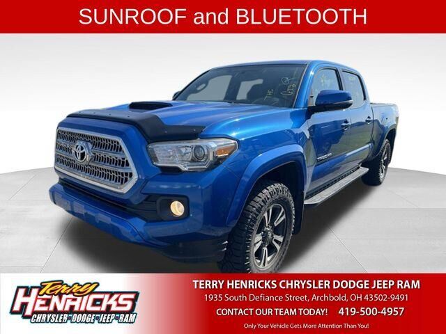 2017 Toyota Tacoma TRD Sport — photo 1 of 11