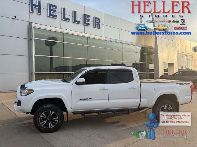 2017 Toyota Tacoma TRD Sport — photo 1 of 4