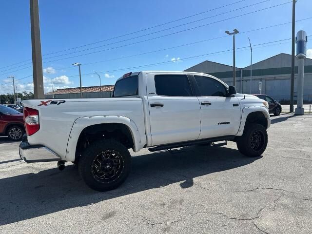 2017 Toyota Tundra SR5 — photo 1 of 25