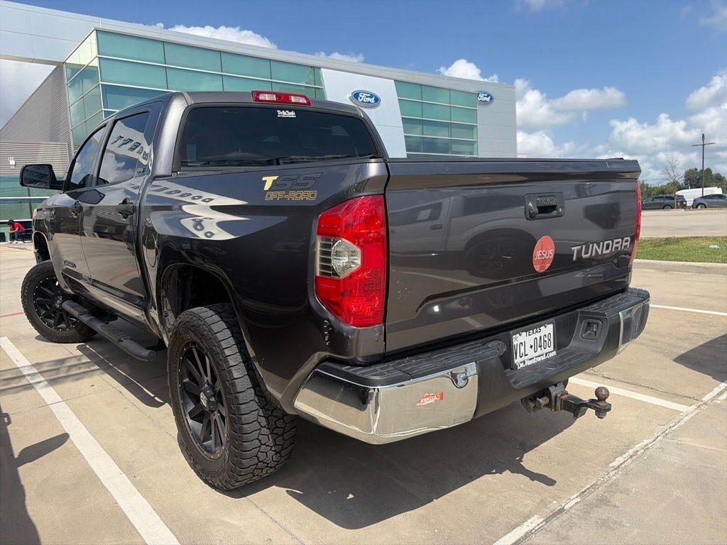 2017 Toyota Tundra SR5 — photo 1 of 1