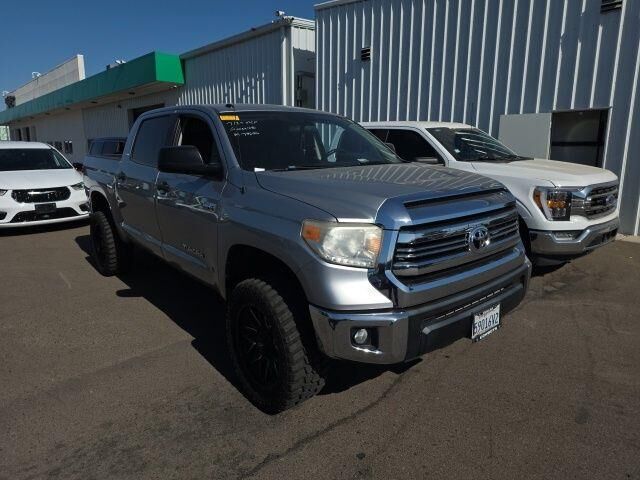 2017 Toyota Tundra SR5 — photo 1 of 32