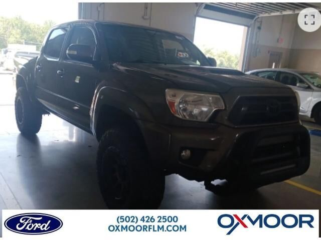 2015 Toyota Tacoma PreRunner V6 — photo 1 of 3