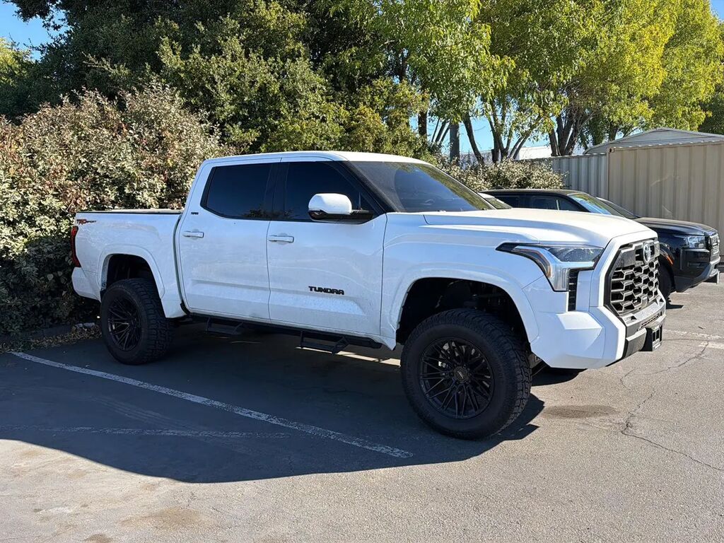 2022 Toyota Tundra SR5 — photo 1 of 5
