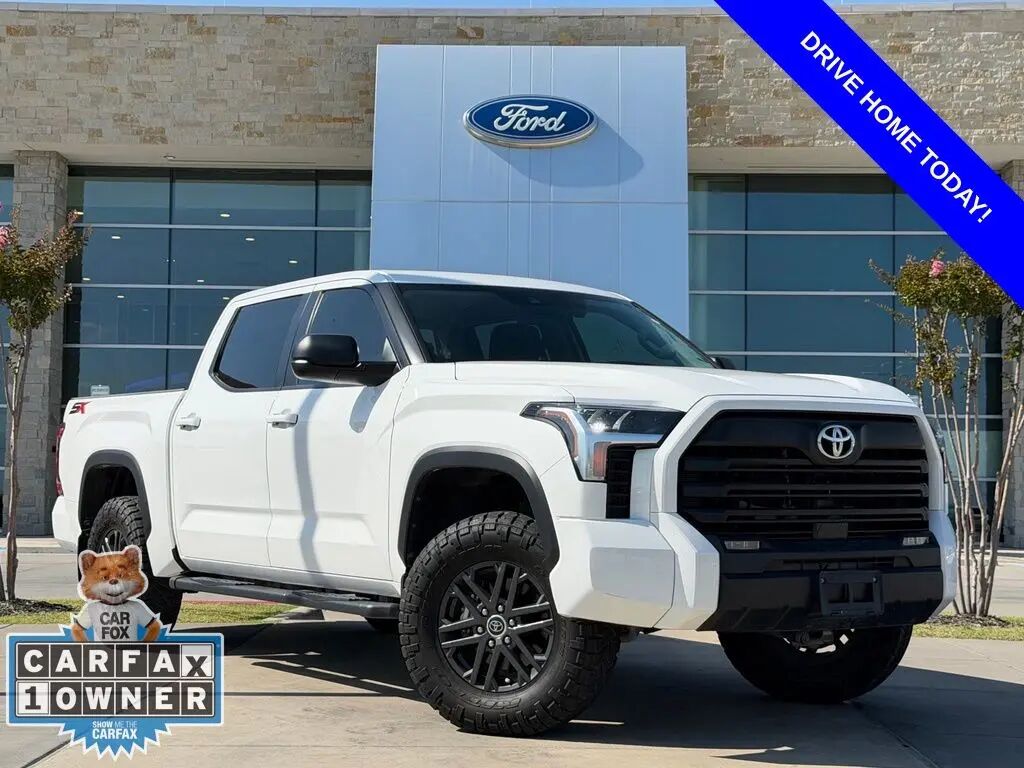 2024 Toyota Tundra SR5 — photo 1 of 15