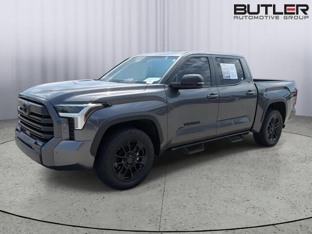 2024 Toyota Tundra SR5 — photo 1 of 13