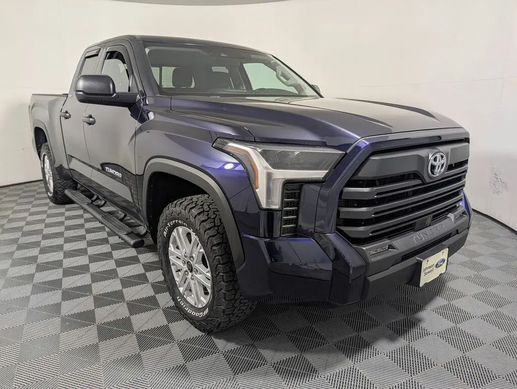 2022 Toyota Tundra SR5 — photo 1 of 14