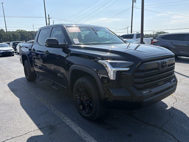 2023 Toyota Tundra 4WD SR5