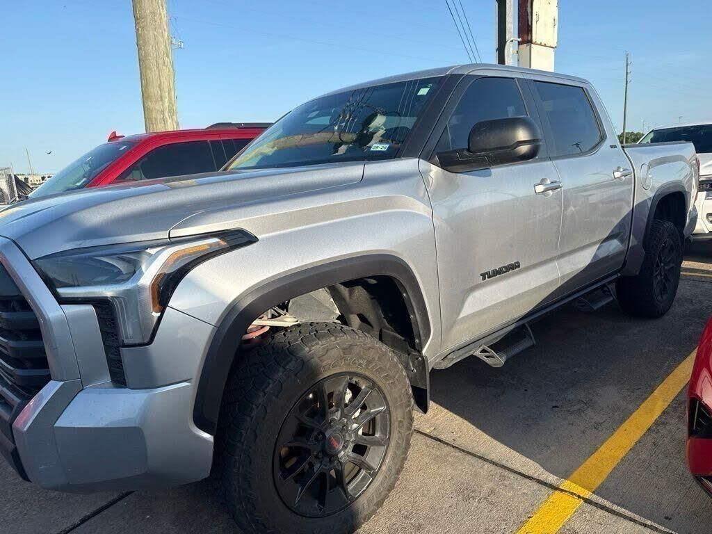 2024 Toyota Tundra SR5 — photo 1 of 6