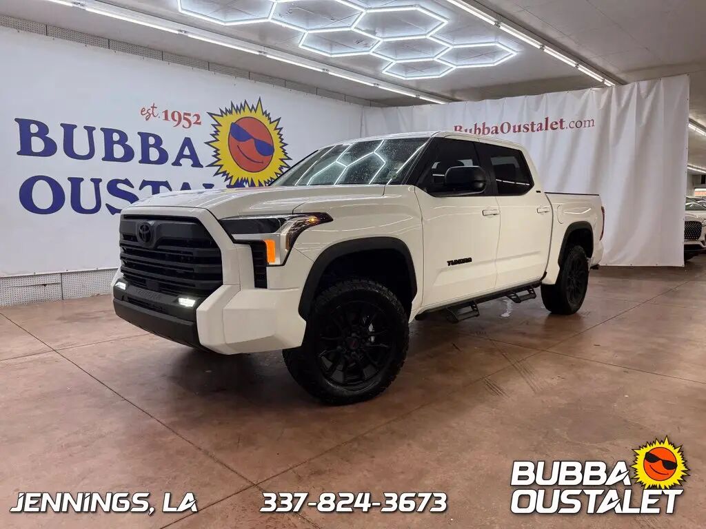 2024 Toyota Tundra SR5 — photo 1 of 13