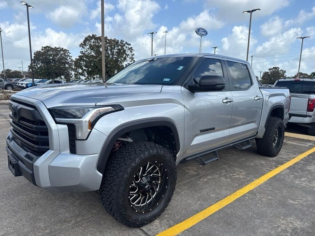 2024 Toyota Tundra SR5 — photo 1 of 2