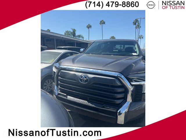 2022 Toyota Tundra 4WD SR5